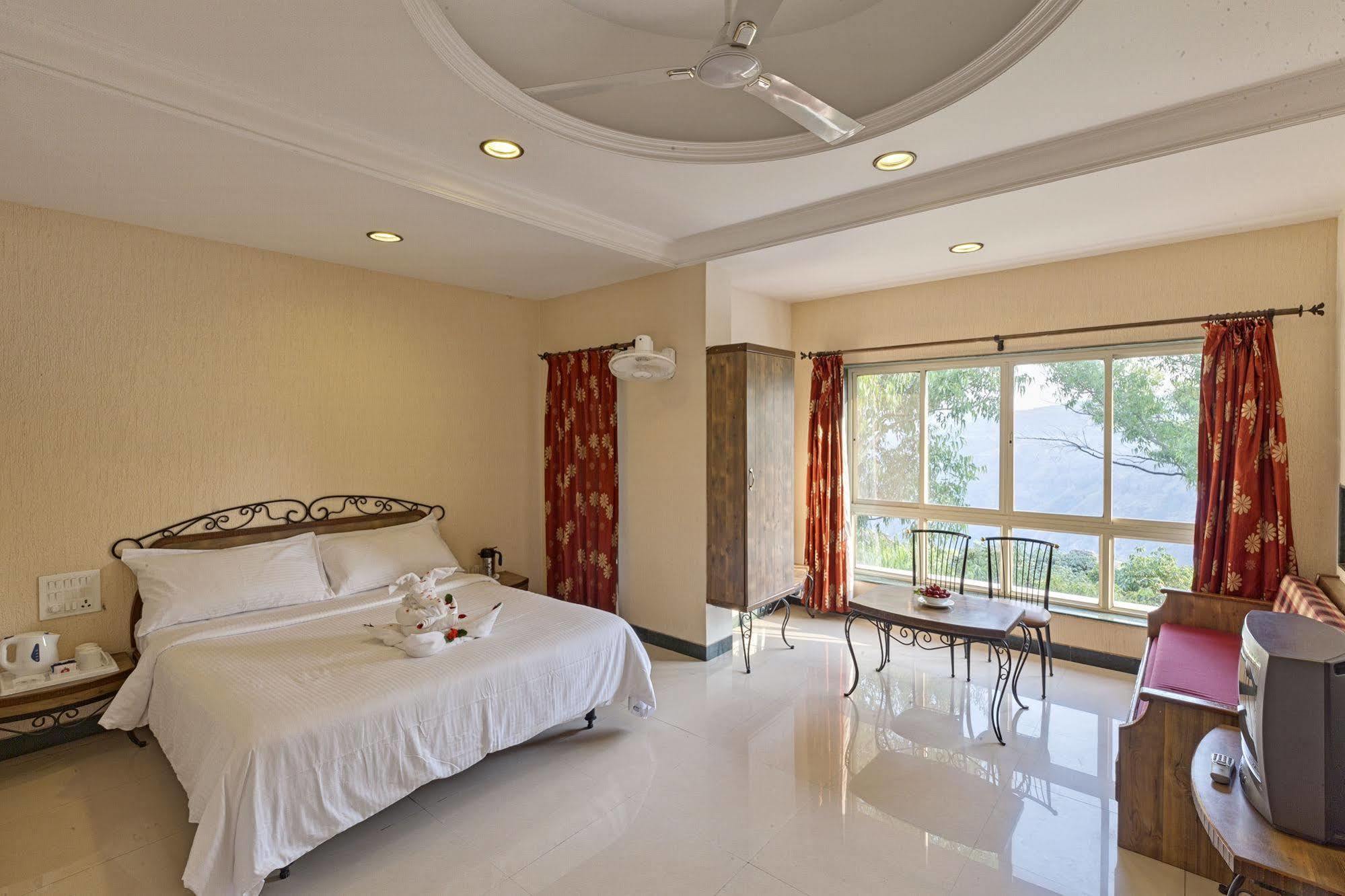 Bella Vista Resort Mahābaleshwar Exteriör bild