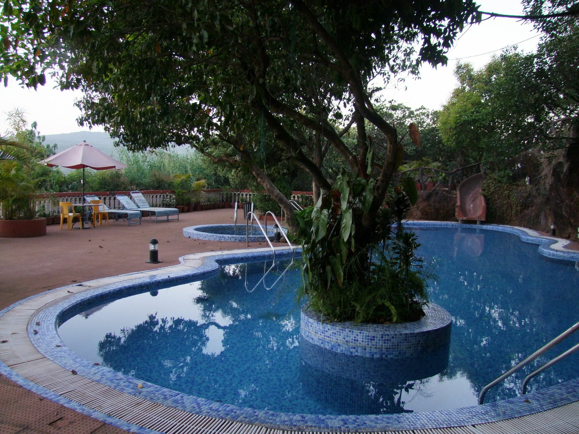 Bella Vista Resort Mahābaleshwar Exteriör bild