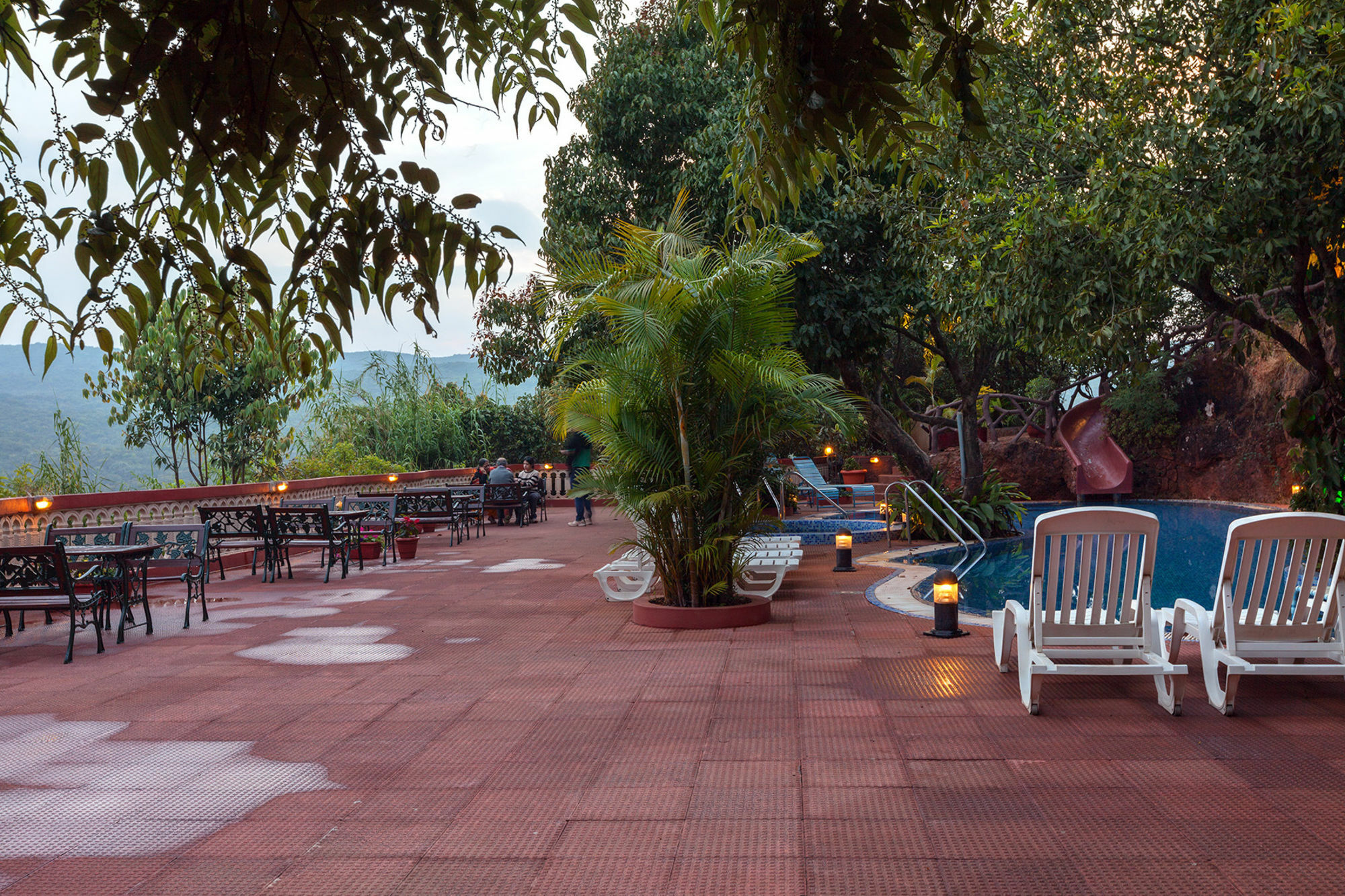Bella Vista Resort Mahābaleshwar Exteriör bild